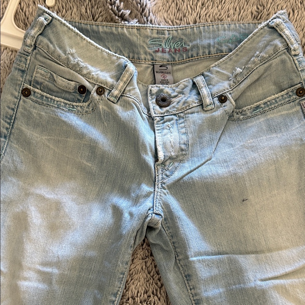 Silver Jeans Pale Blue Low-Rise capri Denim with Embroidered Back Pockets
